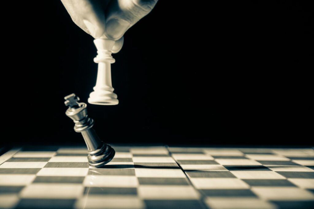 Chess pieces illustrate the know your enemy and know yourself meaning through strategy, awareness, and calculated decision-making.